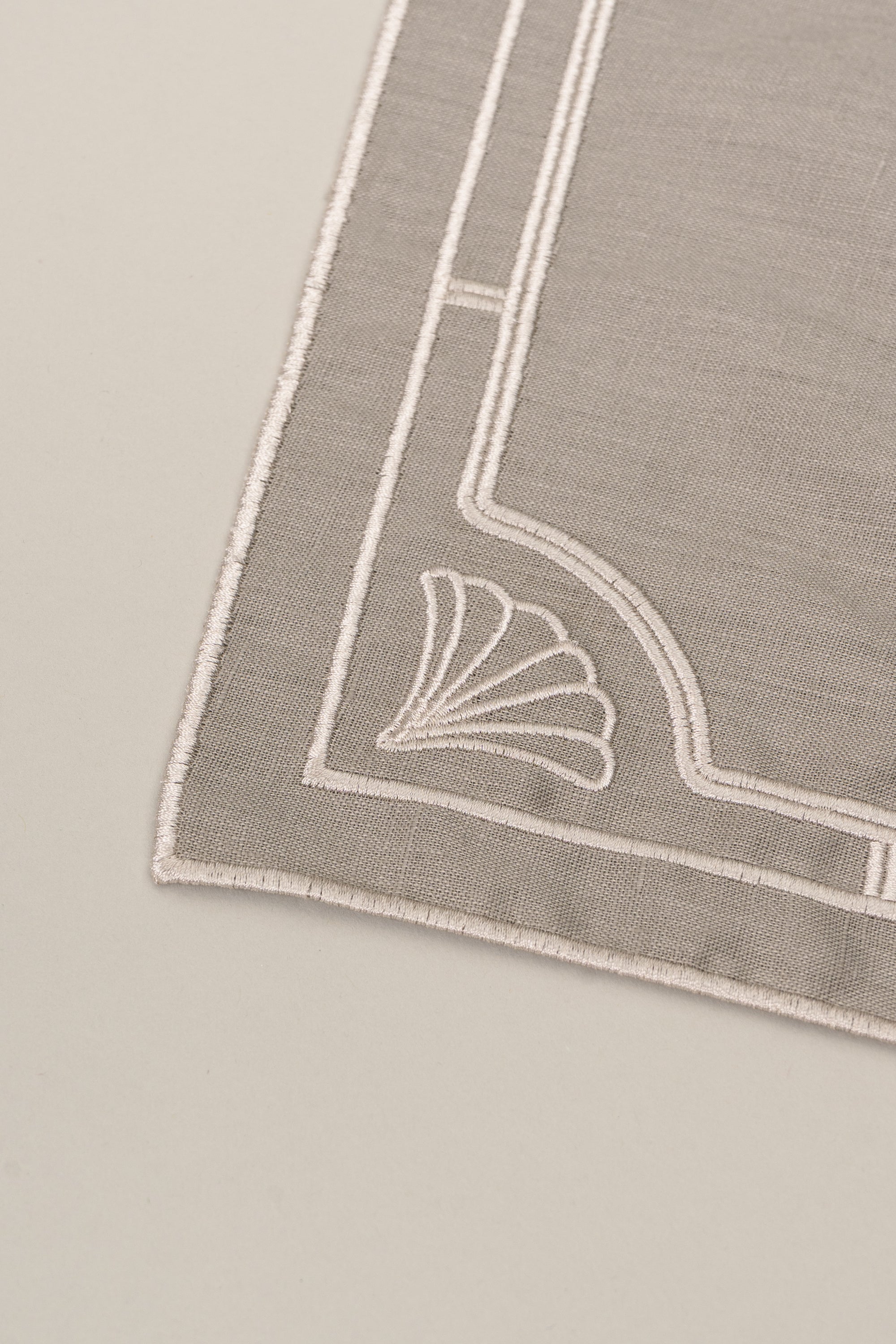 BOTÁNICA LINEN SET ETOUPE